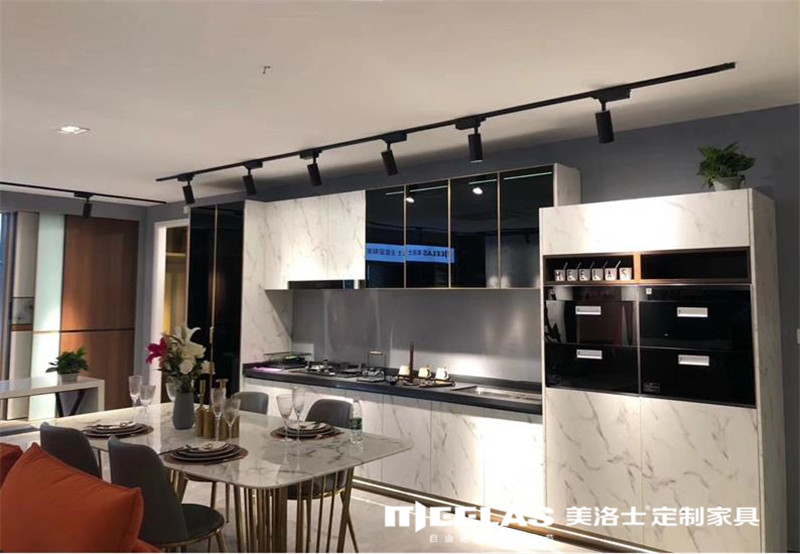 定制橱柜选品牌仍是小作坊？6方面对照让你一目明了